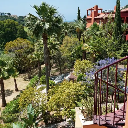 Apartment Two Bedroom Penthouse Marbella, With Sea Views Near Golf And Beaches *